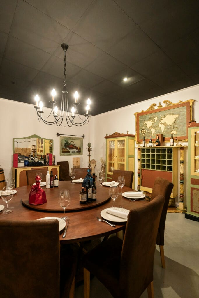 Celebra tus momentos especiales en El Racó de la Xara. Comedor privado, mesa redonda y cocina de alta calidad para eventos inolvidables.