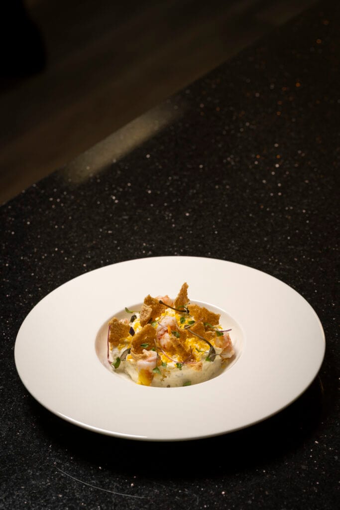 Alta cocina en formato cuchara. Cremoso de marisco con langostinos, producto de temporada y la firma del chef. El Racó de la Xara.